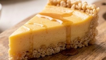 Crostata cremosa allo sciroppo d’acero con base croccante stile Rice Krispies